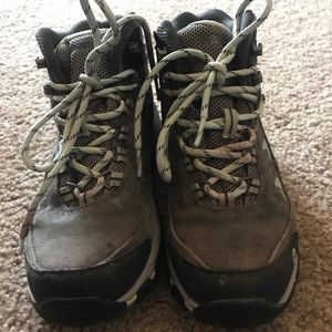 Women’s hiking boots